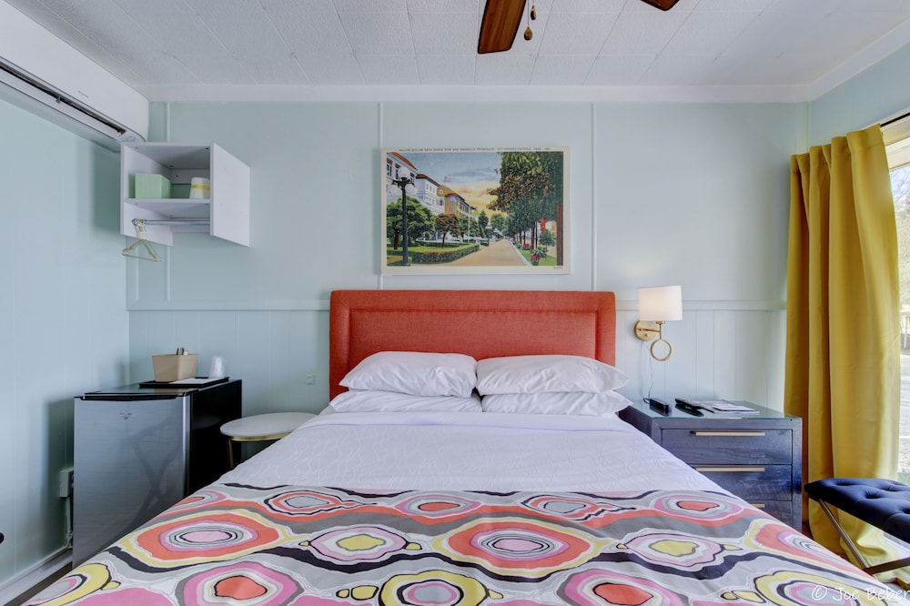 Classic Room, 1 Queen Bed, Non Smoking photo 2