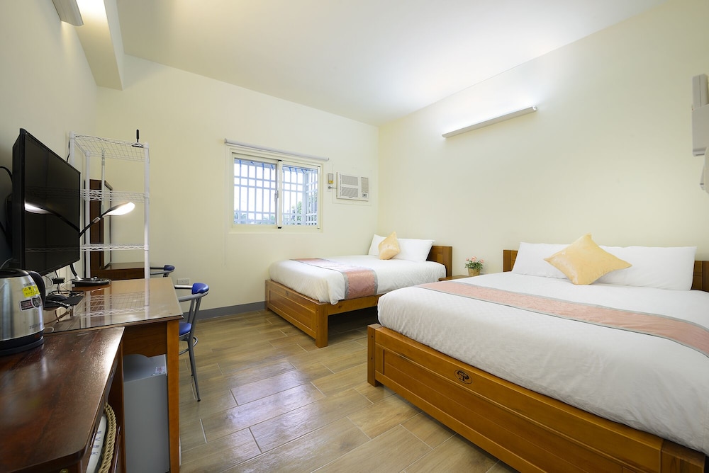Classic Quadruple Room photo 3