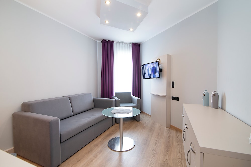 Apartment photo 2