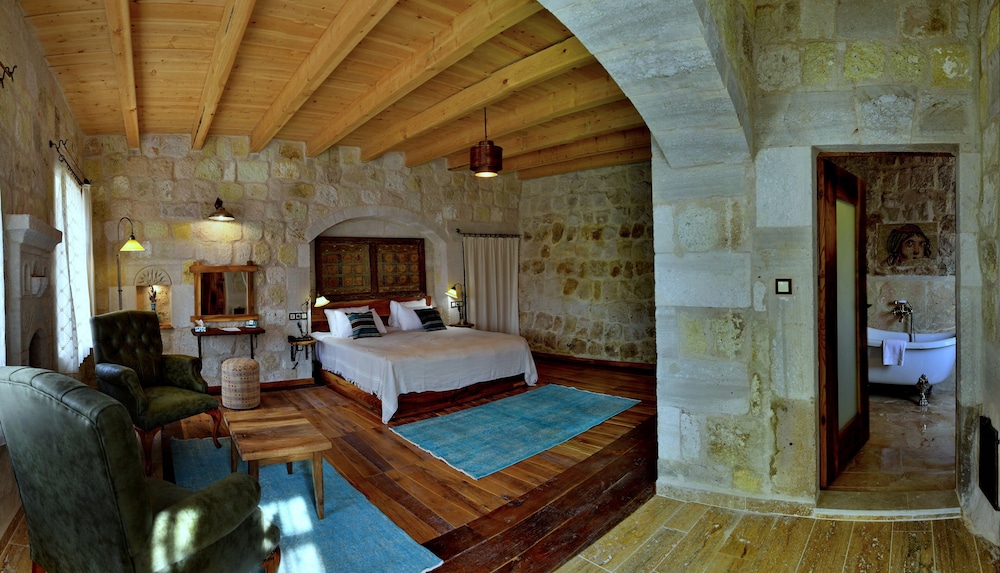 King Suite - Photo 10