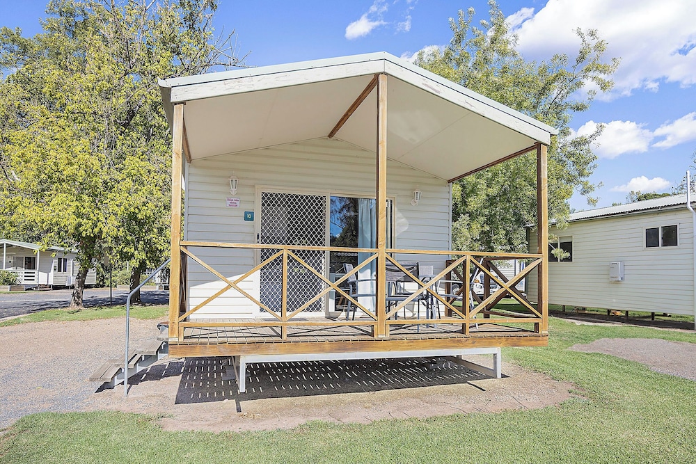 Deluxe Cabin - Sleeps 6 - Lifestyle photo 2