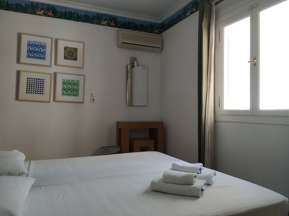 Chambre Économique Double ou avec lits jumeaux, 2 lits une place
