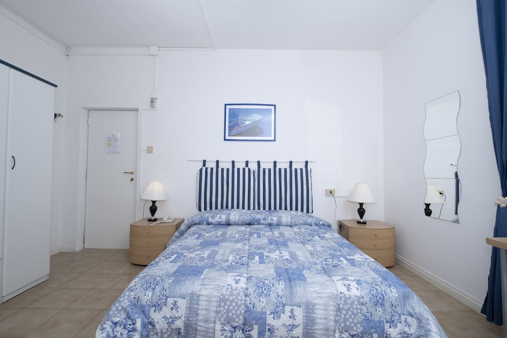 Standard Triple Room photo 3