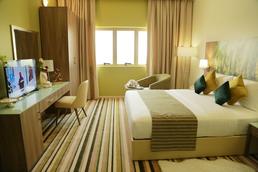 Deluxe Room, 1 King Bed photo 1