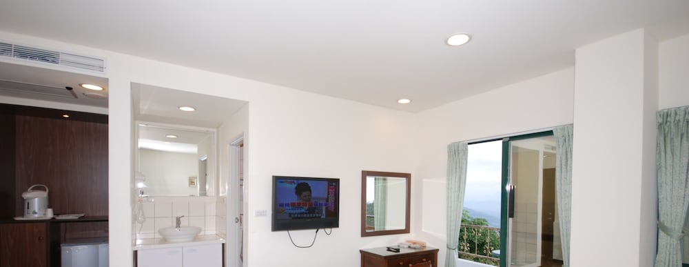 Panoramic Double Room, 1 Queen Bed, Non Smoking, Bay View photo 3