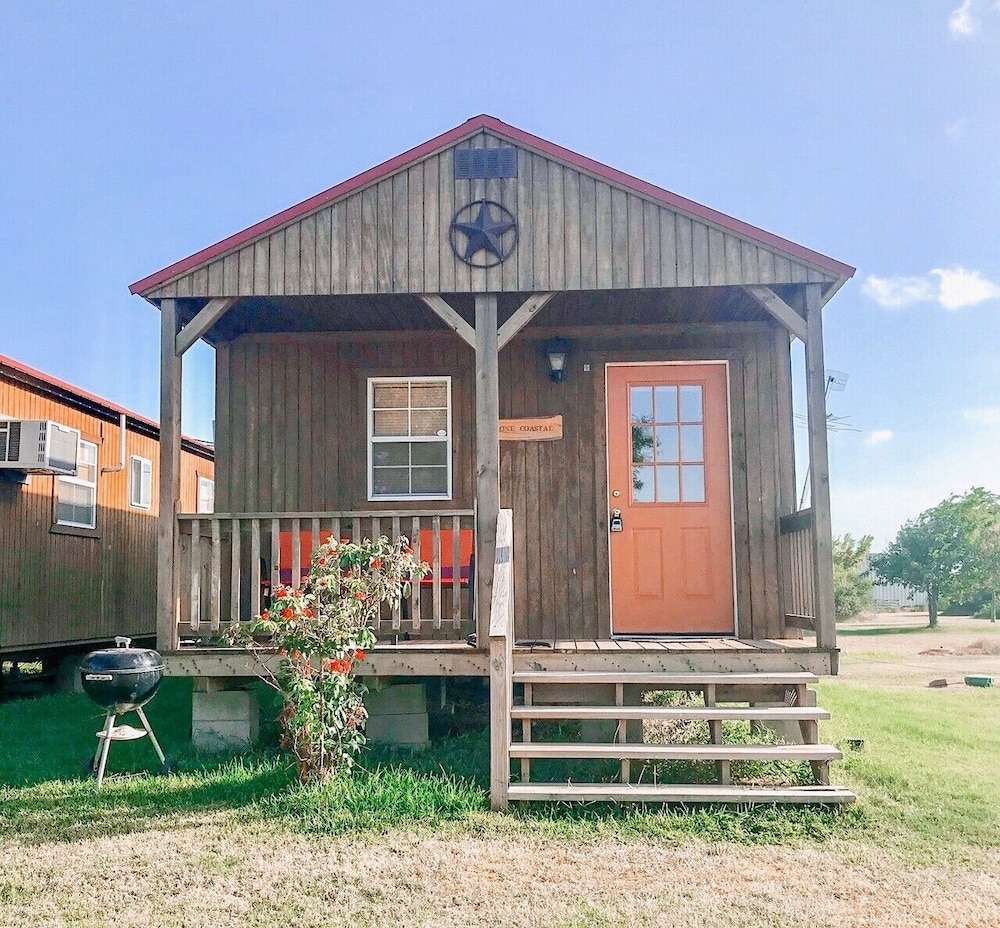 Basic Cabin, 1 Bedroom (Gone Coastal) photo 2