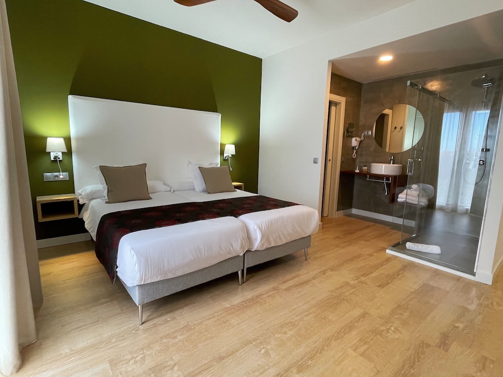 Deluxe Double Room - Photo 1