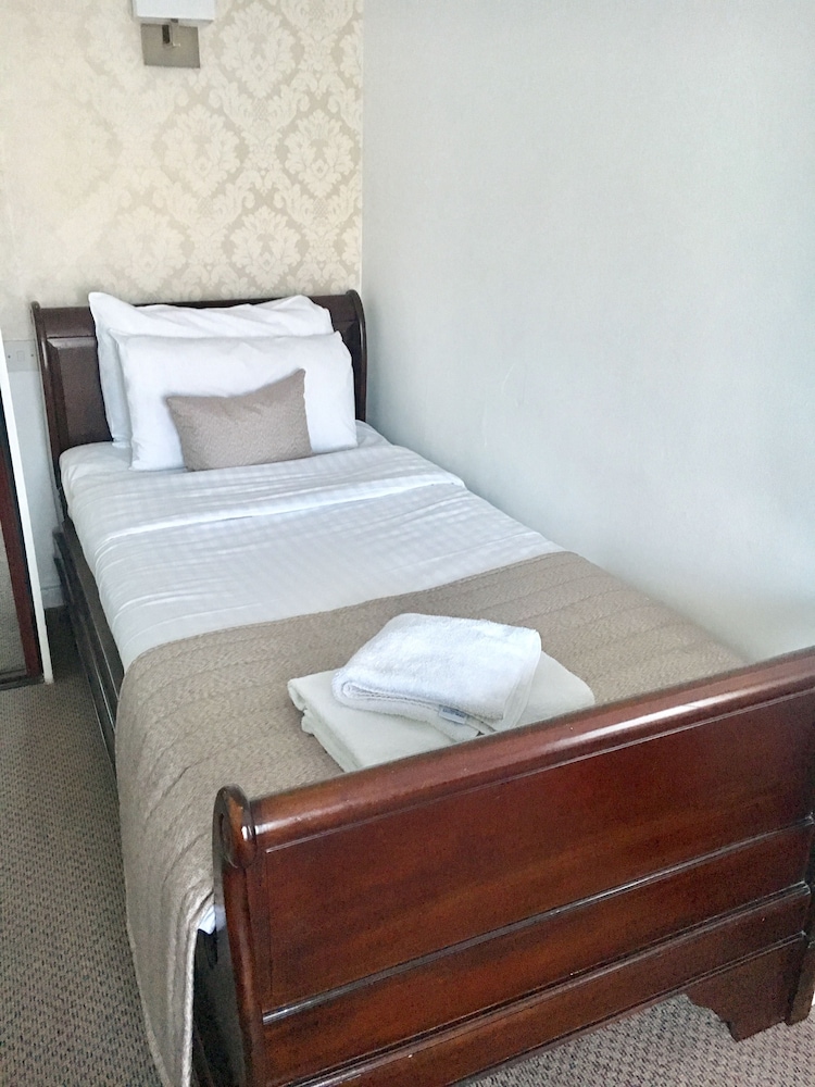 Standard Room, Multiple Beds, Non Smoking - Photo 3