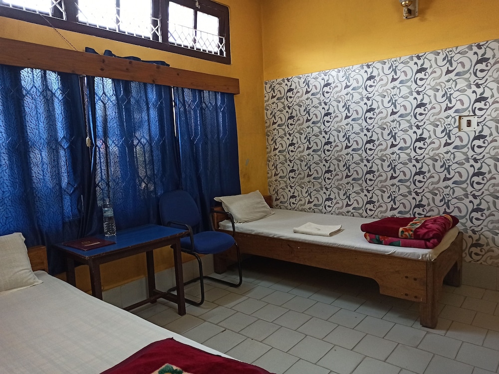 Basic Double Room, 1 Double Bed photo 2