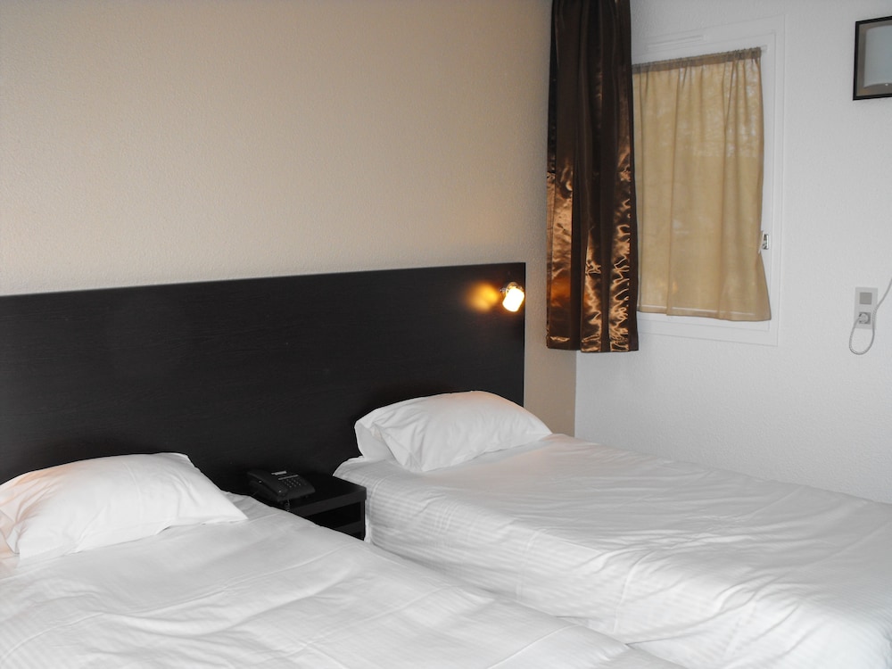 Twin Room - Photo 2