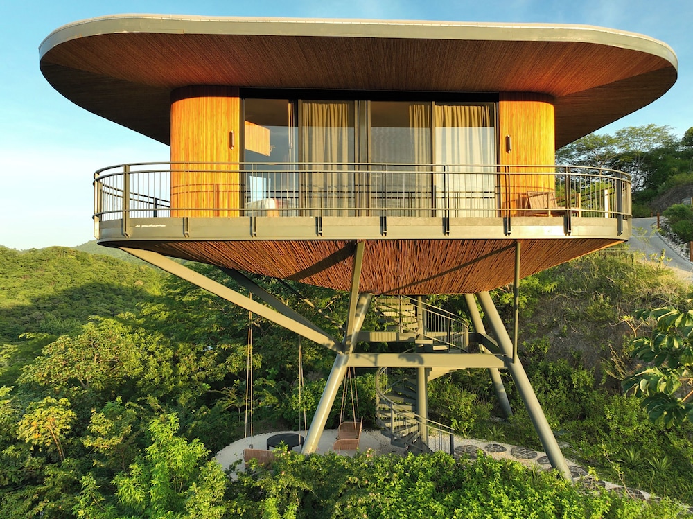 Treetop Suite with Pool view