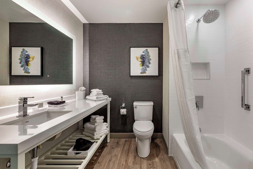Suite, 2 Queen Beds, Non Smoking - Photo 2