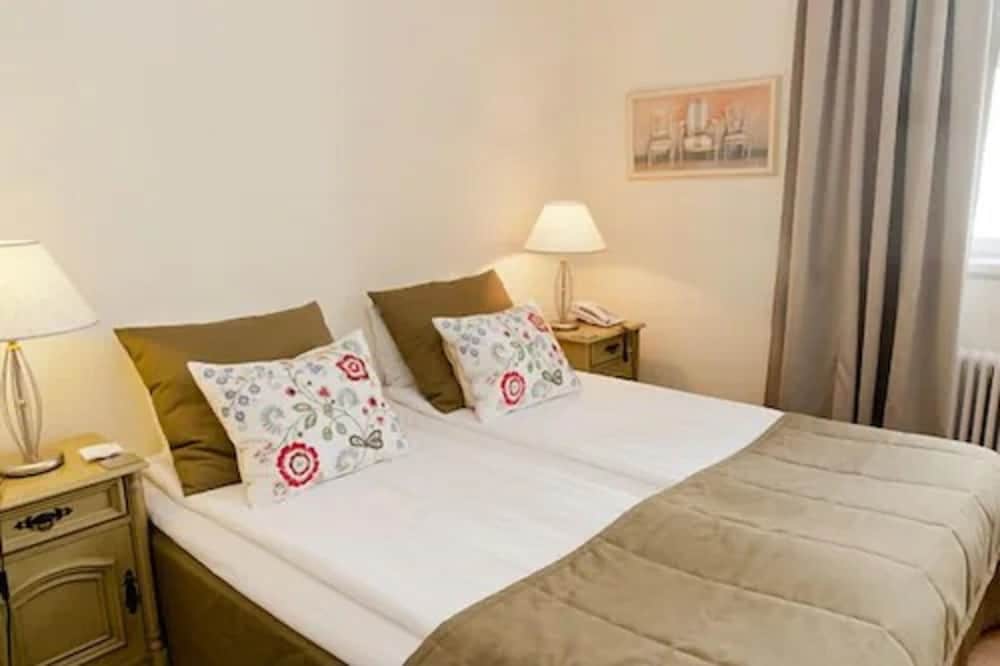 Standard Room, 1 King Bed, Non Smoking - Photo 10