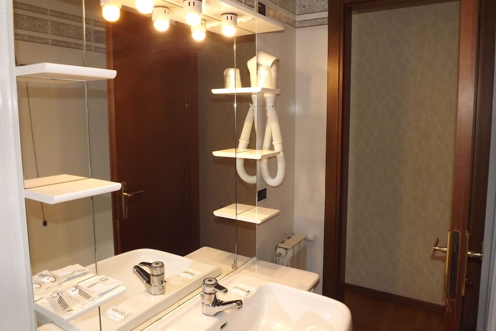 Standard Double Or Twin Room, Non Smoking, Balcony photo 2