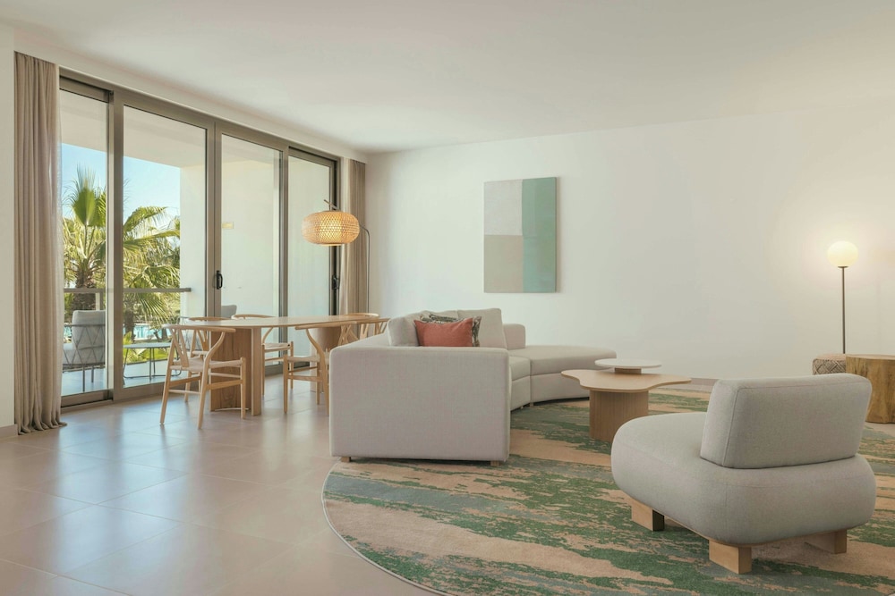Suite, 3 Bedrooms, Balcony, Resort View - Photo 9