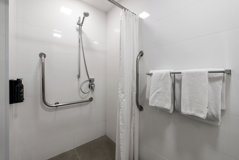 Studio Suite, 1 Queen Bed, Accessible, Kitchen - Photo 3