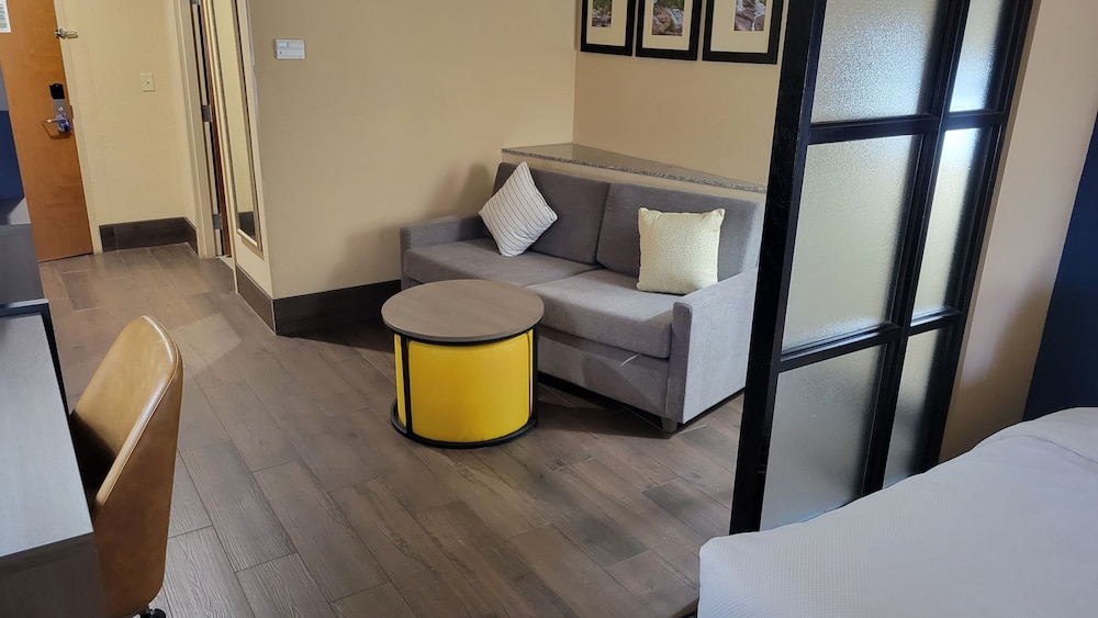 Suite, Non Smoking - Photo 22