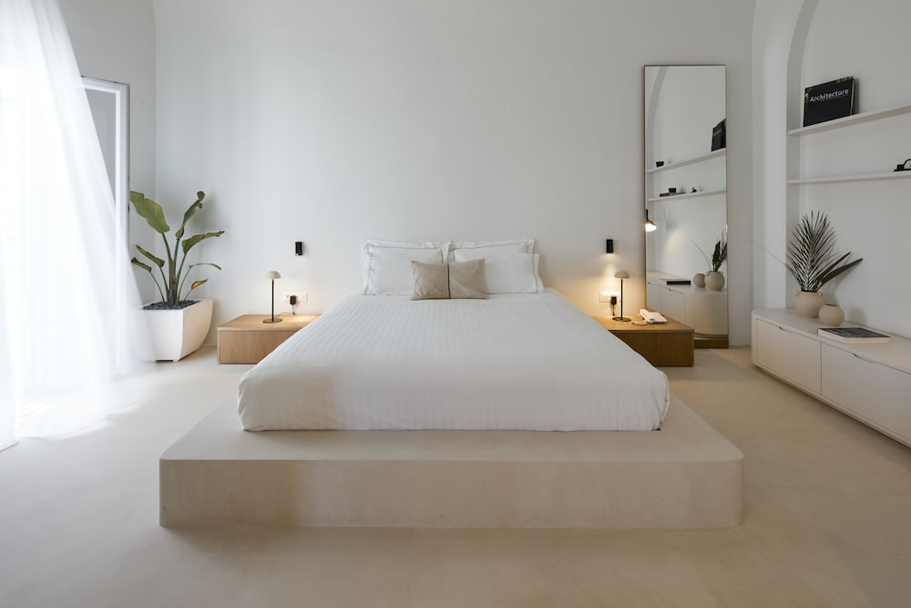 Honeymoon Suite (with Private Outdoor Jacuzzi)