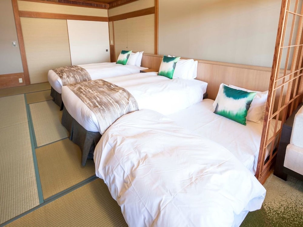 Superior Twin Room, Non Smoking, Golf View [Please arrive no later than 6 PM for dinner] - Photo 4