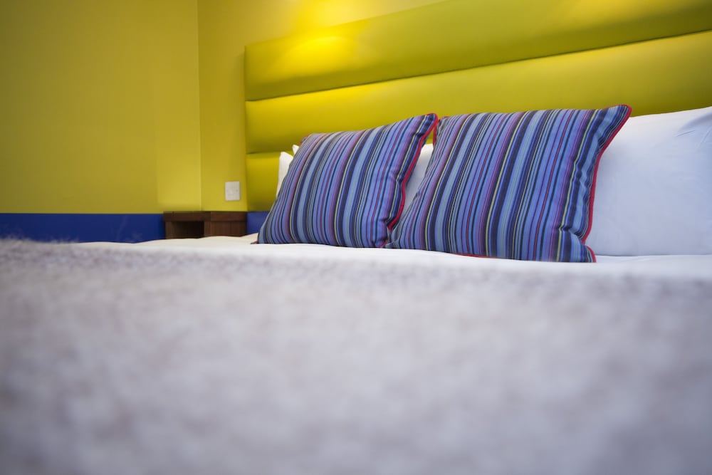 Deluxe King Room - Photo 8