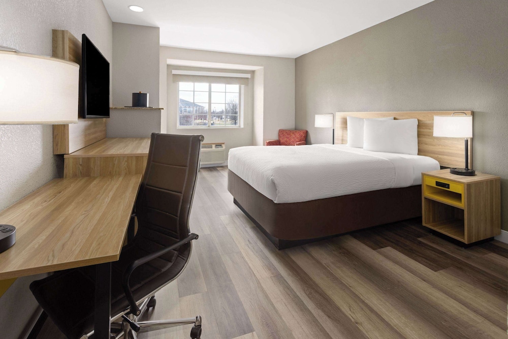 Room, 1 King Bed, Non Smoking - Photo 2