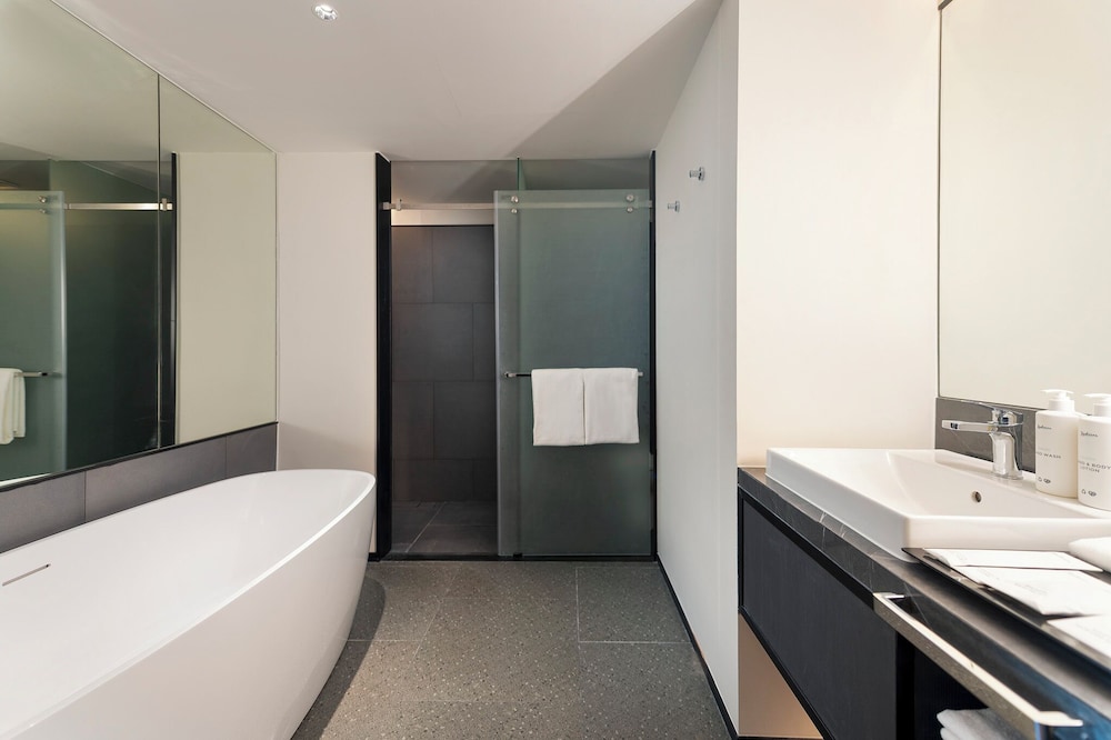 Deluxe Room, 1 King Bed, Air conditioning, City View