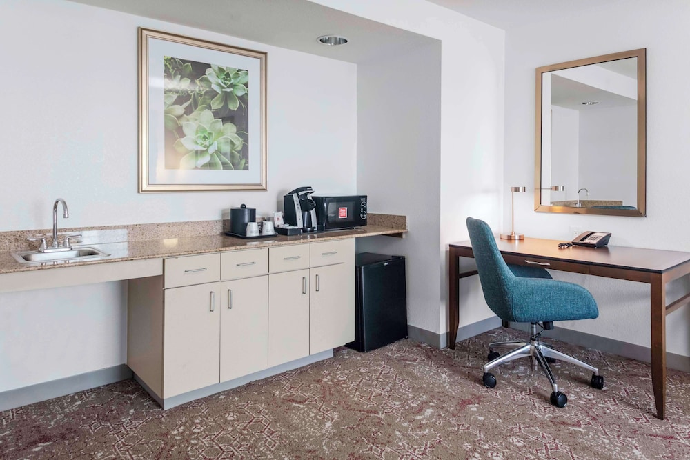 Suite, Accessible - Photo 3