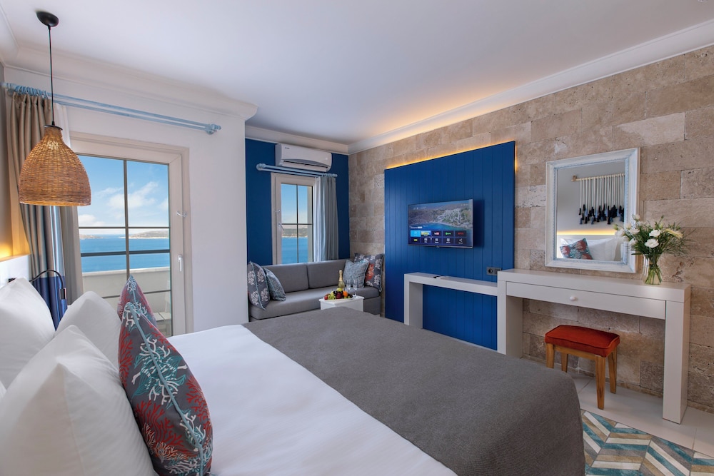 Premium Room, Multiple Beds, Sea View - Photo 12