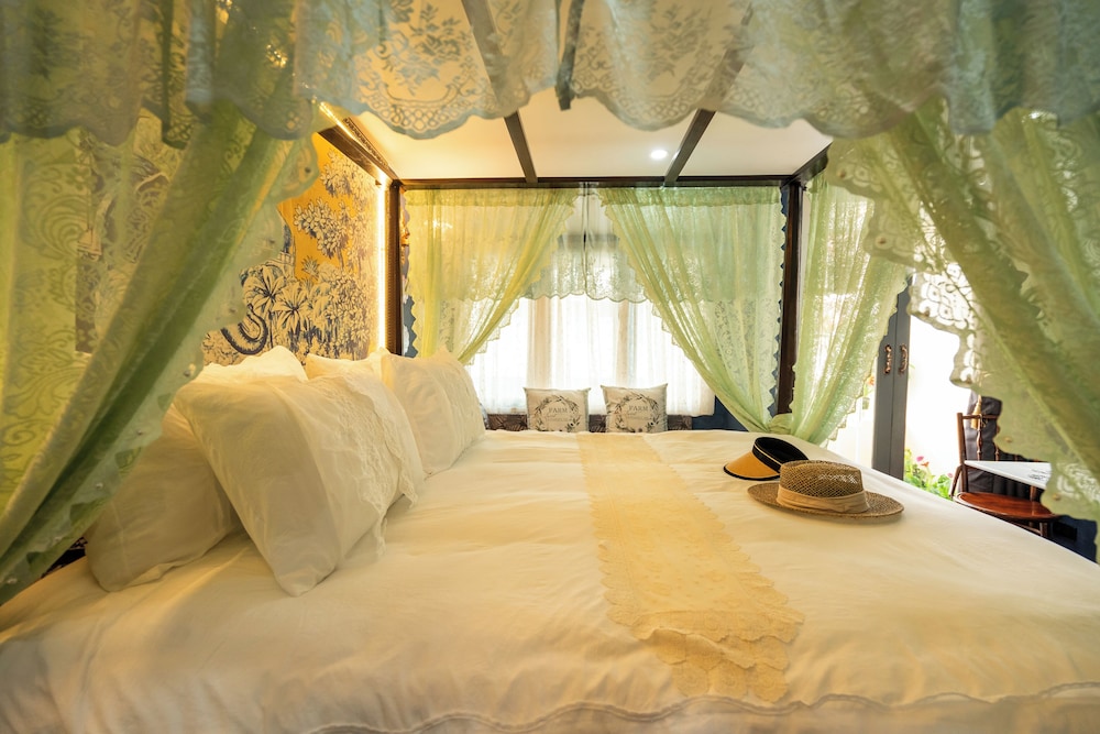 Honeymoon Room photo 3