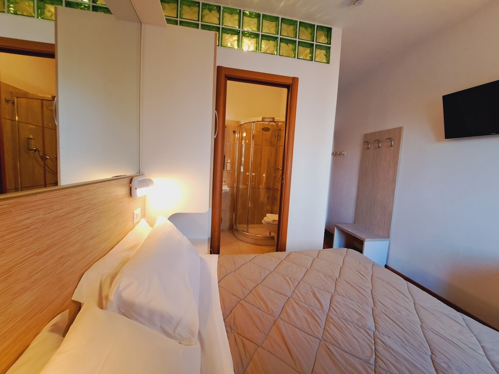 Basic Room photo 3