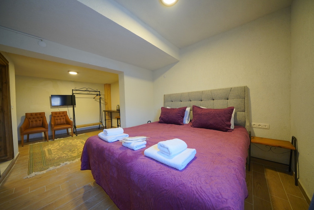 Standard Double Room - Photo 12