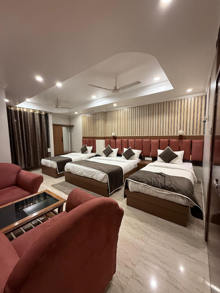 Luxury Studio Suite, City View
