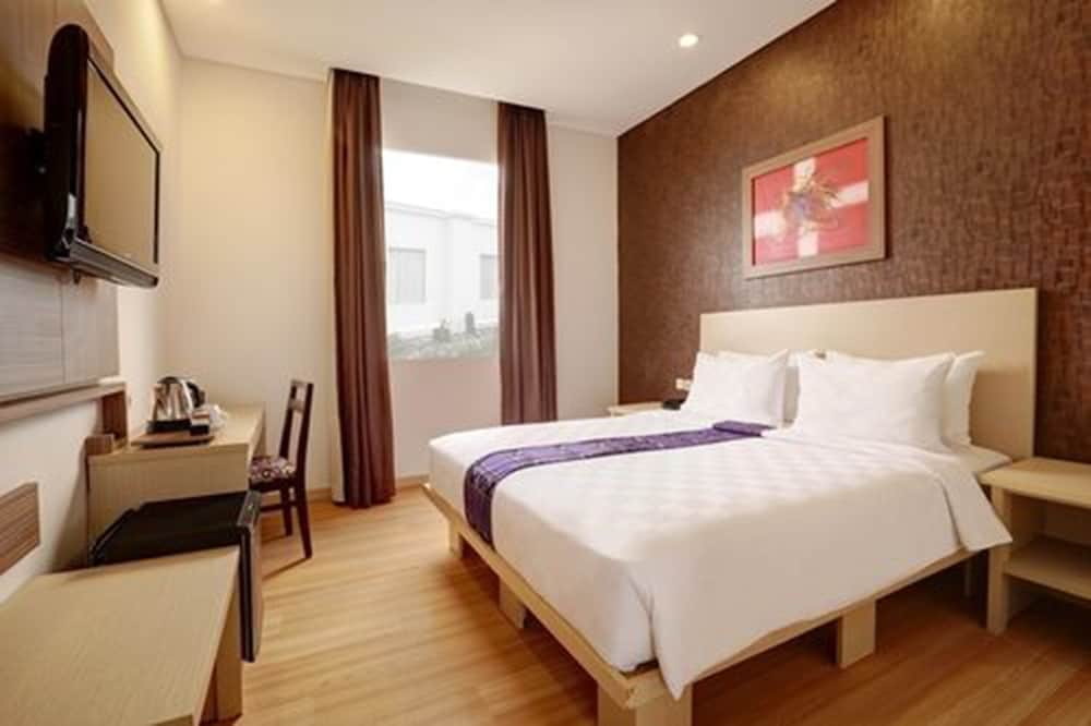 Superior Room, 1 King Bed photo 1