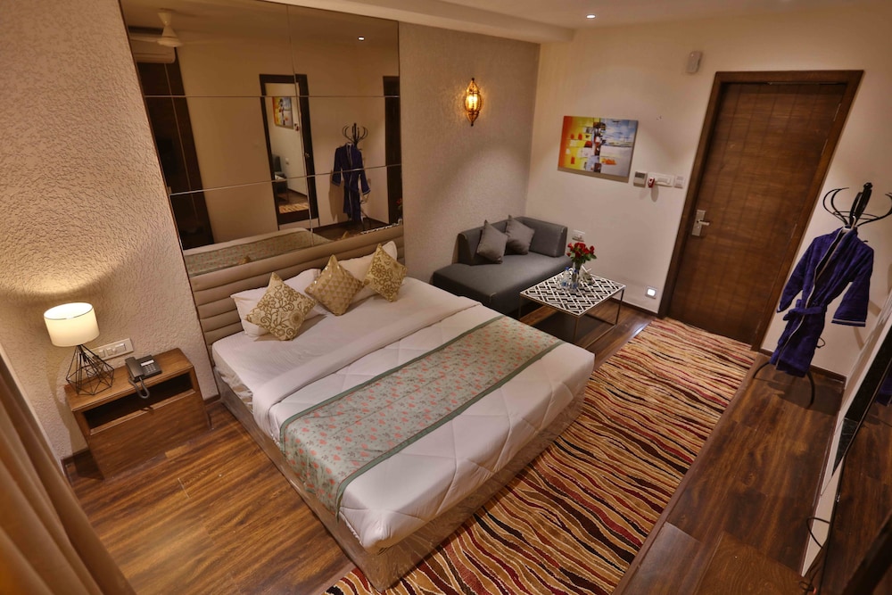 Premium Room, 1 Double Bed, Non Smoking, Pool View