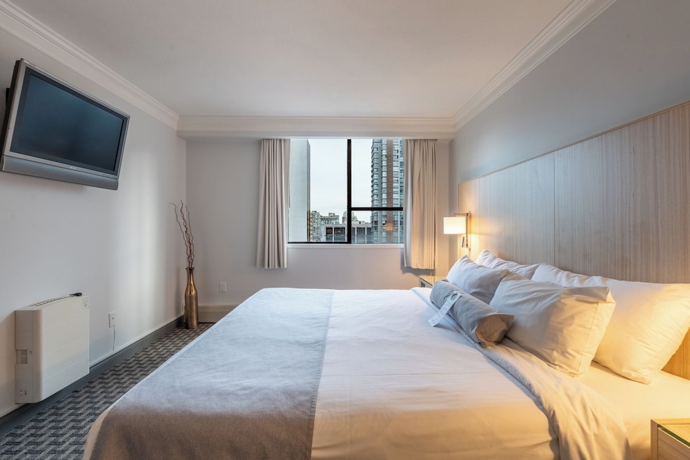 Premium Suite, 1 King Bed, Kitchen, Corner - Photo 2