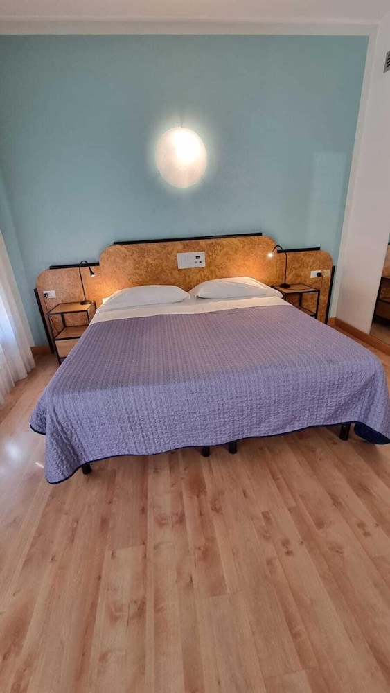 Standard Room photo 2