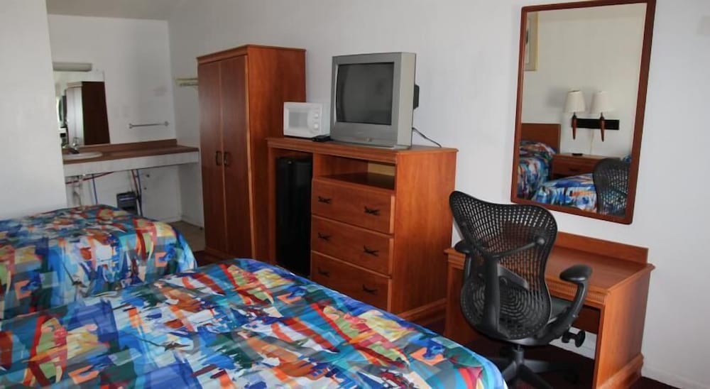 Double Room, 2 Queen Beds, Non Smoking photo 3