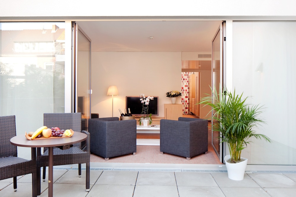 Suite with Balcony, Non Smoking, Aircondition photo 3