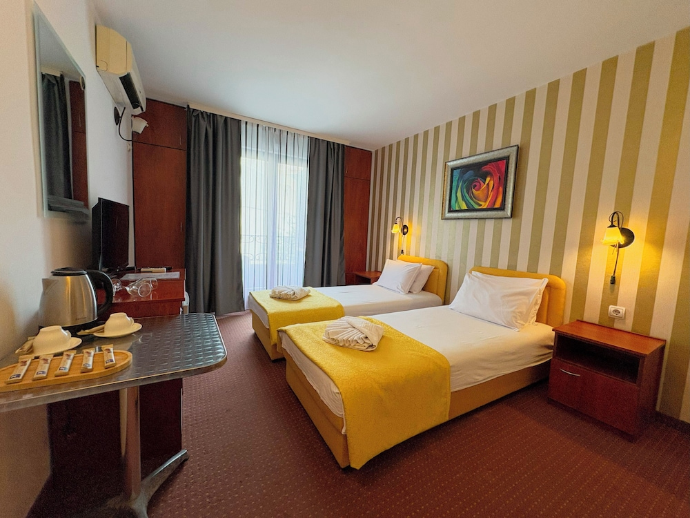Standard Twin Room, Balcony, City View