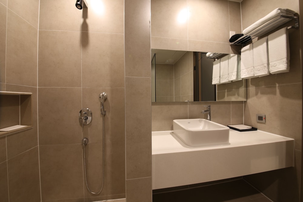 Standard Double Room - Photo 6