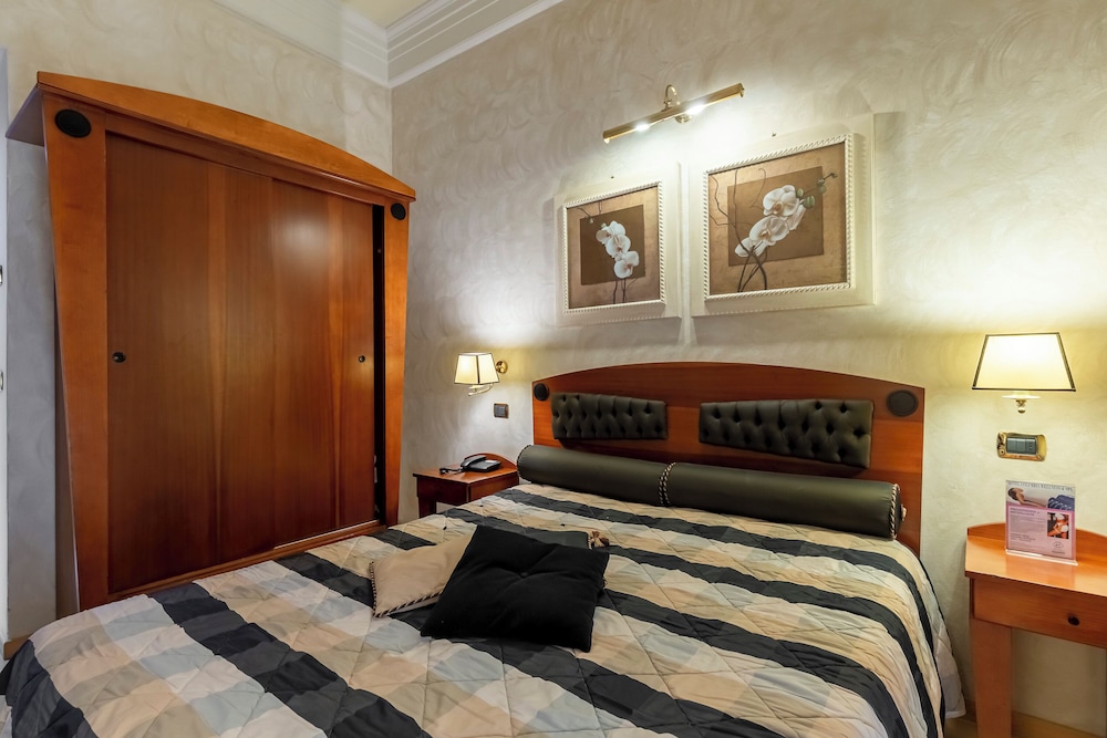 Economy Double Room - Photo 9