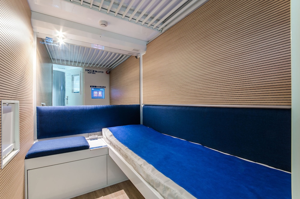 Basic Single Room (Public Bathroom in Apt) photo 1