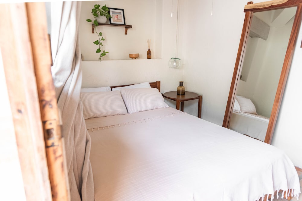 Standard Room, 1 Queen Bed photo 1