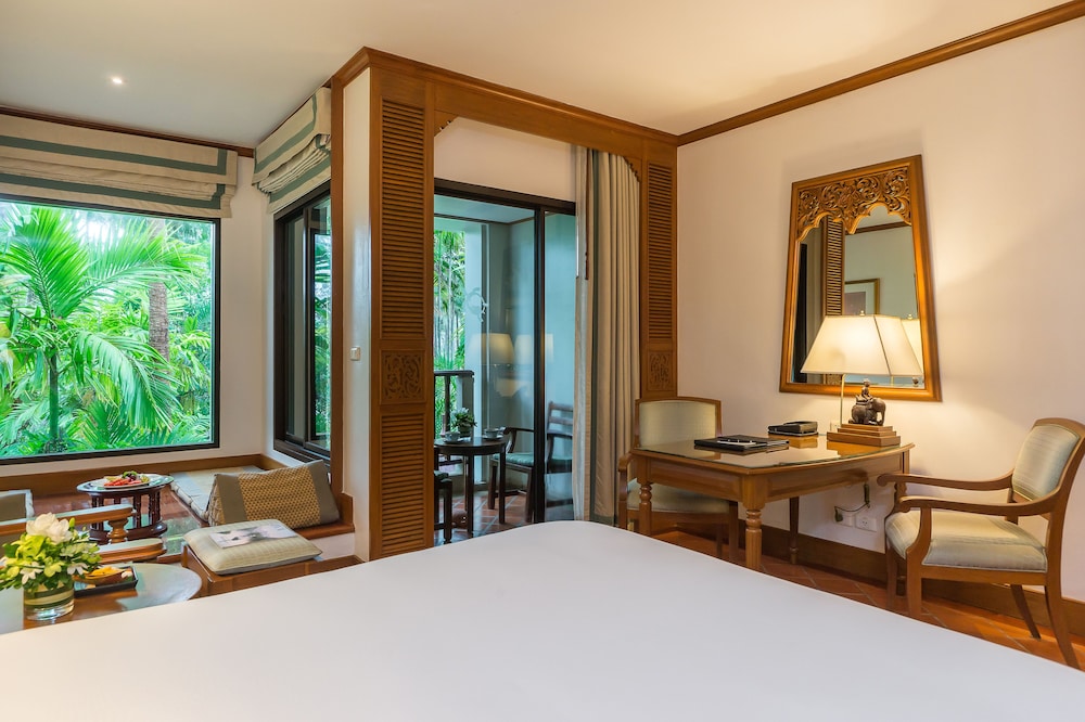 Room, 1 King Bed, Garden View (Balcony) - Photo 3