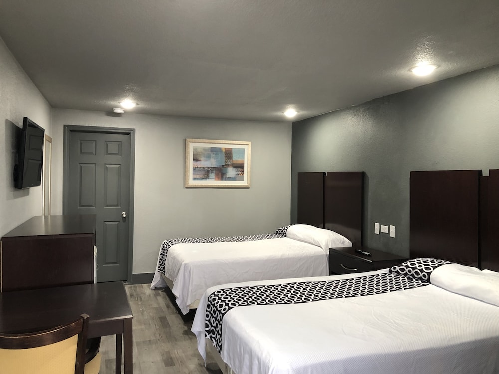 Room, 2 Queen Beds photo 1