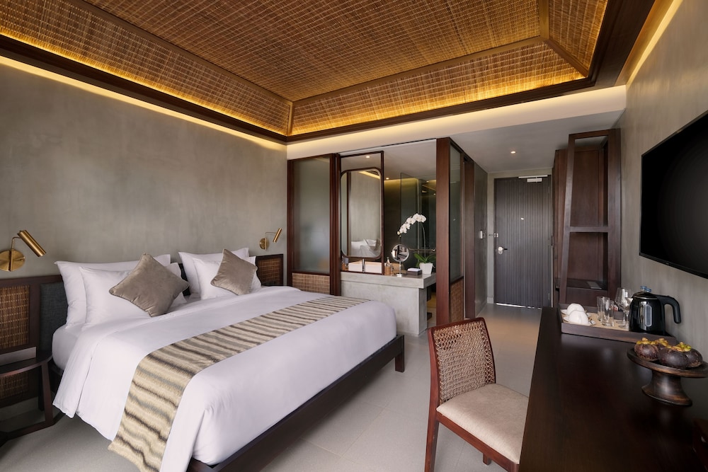 Garcia Suite Pool Access - Photo 2