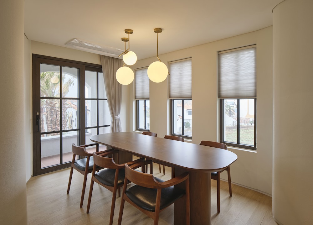 [Brunchy Package] Premier Suite B Type + Brunch For 2 + Park Ticket For 2 Per Stay - Photo 6