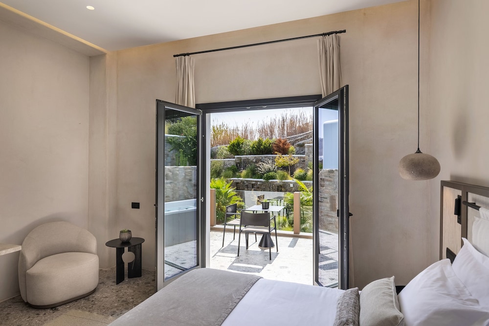 EPIC Junior Suite with Jacuzzi and Garden View - Photo 3