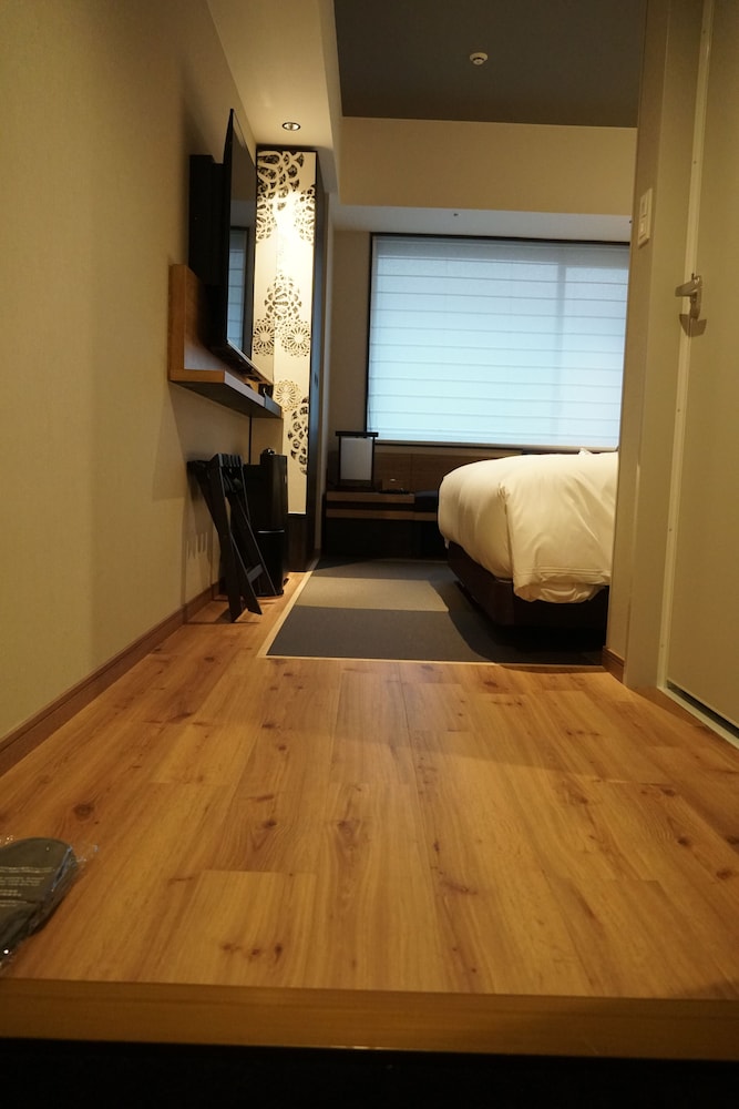 Room, 2 Twin Beds, Bathtub, Corner - Photo 3