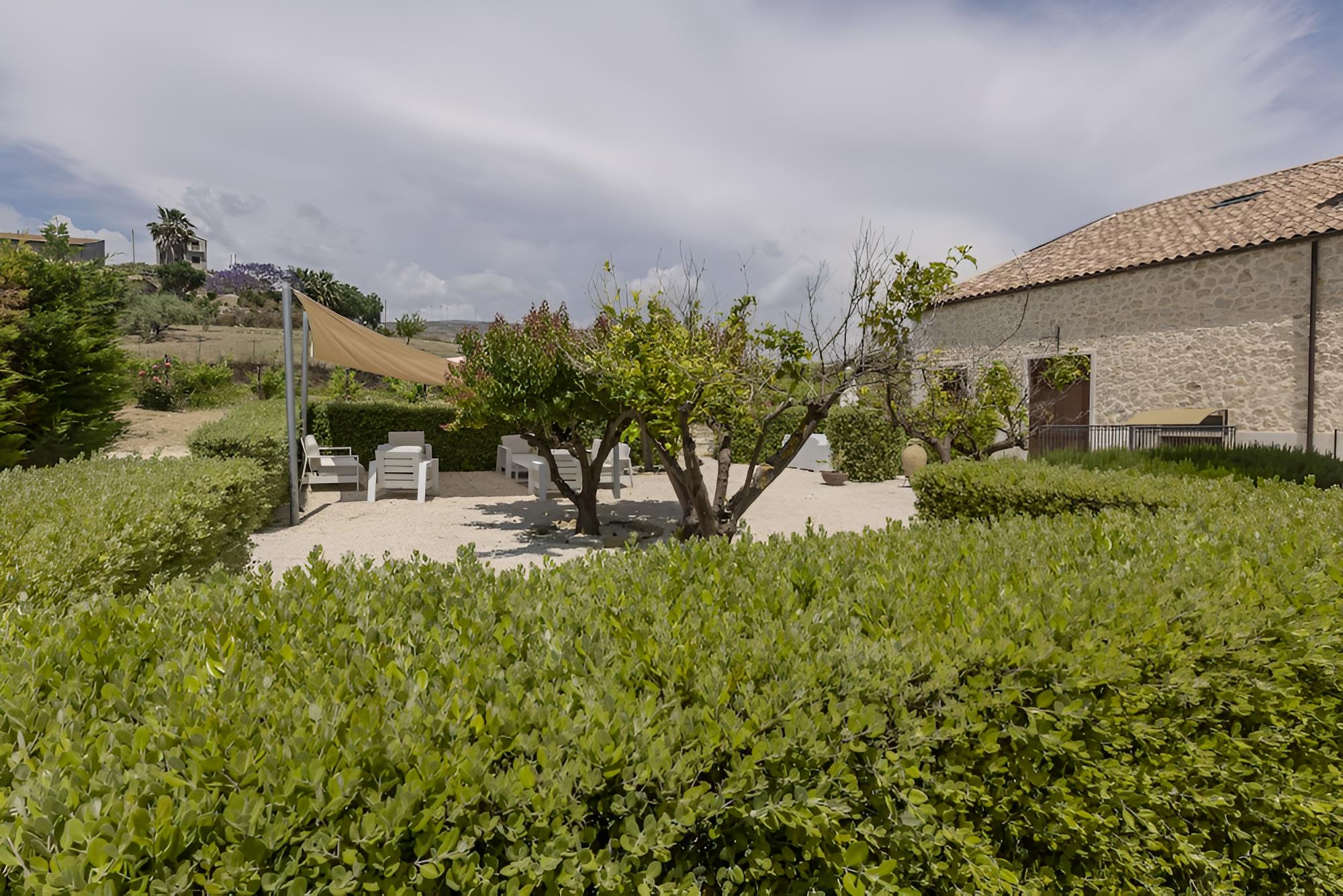 Classic Room, Garden Area photo 2